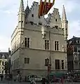 La maison des échevins&nbsp;(nl) de Malines, siège du parlement entre 1473 et 1477, puis du Grand Conseil entre 1504 et 1609