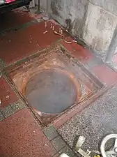 Prise d'eau couverte de la source de Schlangenbad sur le marché de Burtscheid