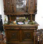 ...et sa déclinaison industrielle : buffet de salle à manger à deux corps, XXe&nbsp;siècle.