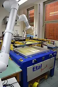 Machine de sérigraphie avec ventilation