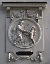 Bas relief au no&nbsp;19.