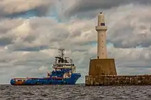 Le phare de l'entrée du port.