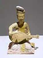 Figurine d'un groupe de musiciennes assises