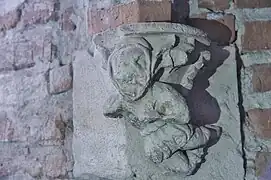 Culot sculpté de la tour