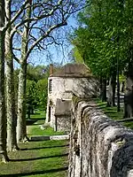 La tour du jeu d'arc, dernière tour subsistant, sur le rempart des Otages.