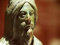 Représentation du dieu égyptien Sérapis, détail d'un balsamarium trouvé à Barboși-Tirighina, IIe – IIIe&nbsp;siècles, Galați, Musée d'histoire « Paul Păltănea ».