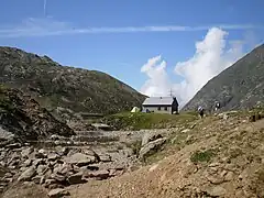 Le refuge vu de l'est.