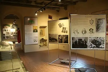 Exposition à l'intérieur.