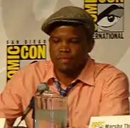 Sharif Atkins interprète l'agent spécial Clinton Jones.