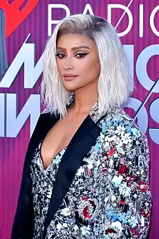 Shay Mitchell interprète Peach.