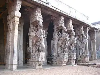 Piliers composites aux chevaux dressés, Sri Ranganatha Swamy, déb. XVIIe siècle. Tiruchirapalli
