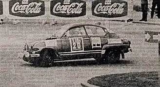 Lampinen au volant d'une Saab 96 Sport lors du rallye des 1000 lacs 1965.