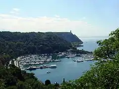 La baie de Sistiana&nbsp;(it).