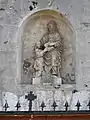 Statue de la Vierge et sainte Anne sur la façade