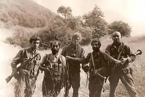 Un groupe du 8e&nbsp;régiment d'infanterie de Stepanakert, Armée de défense de la République du Haut-Karabagh. District du corridor de Latchine en août 1992.