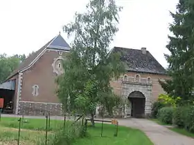Portail de l'ancienne abbaye.