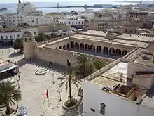 Vue de la mosquée depuis la tour du ribat.