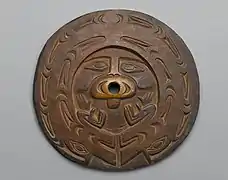 Fusaïole (Sulsultin[Quoi&nbsp;?]), Chemainus, Salish de la côte (Amérindiens), XIXe s. Musée de Brooklyn