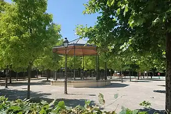 Square des Bels-Ébats et son kiosque à musique.