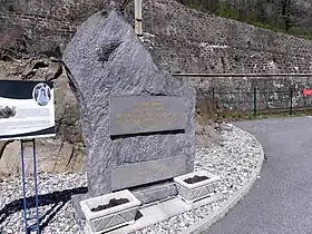 Stèle commémorative sur le lieu de l'accident à Saint-Michel-de-Maurienne près de la ligne de la Maurienne.