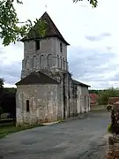 L'église Saint-Martin romane du XIIe siècle.