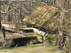 Le lavoir et son bassin.
