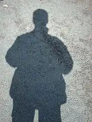 Sa véritable identité reste un mystère