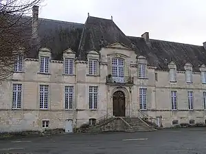 Façade sur la cour Ouest.