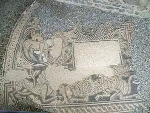 Éléphant et griffons.