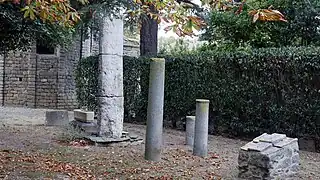 Vestiges dans le square