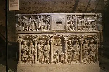 Sarcophage paléochrétien de Saint-Sidoine se trouvant dans la crypte de la basilique de Saint-Maximin (fin IVe début Ve).