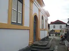 Côté gauche de l'église.