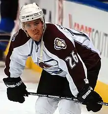Photo de Paul Stastny avec la tenue de l'Avalanche du Colorado.