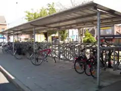 Abri à vélos.