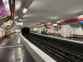 Les quais de la station.