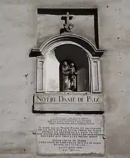 Statue de la Vierge à l'Enfant au no&nbsp;22.