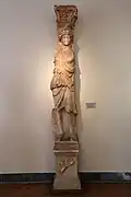 Caryatide Amazone, IIe&nbsp;siècle, Musée national archéologique d'Athènes.