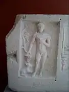 Stèle funéraire (A181) représentant Dionysos. IIIe&nbsp;siècle