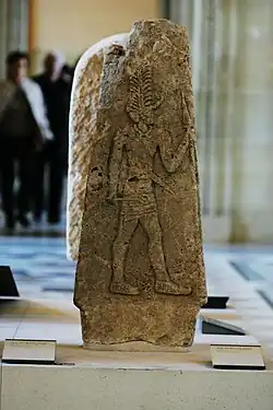Stèle du dieu à la plume, XVIe – XIVe siècle, musée du Louvre.