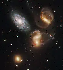 Le Quintette de Stephan par le télescope spatial Hubble (2009).