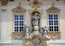 Façade sur la Cour des Prélats.