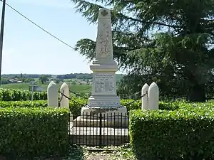 Le monument aux morts.