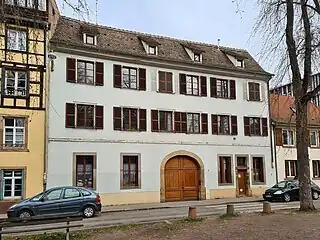 Porte cochère au no&nbsp;2.