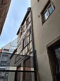 Grille et colombages.