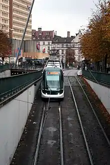 Entrée du passage souterrain vers l'arrêt Gare Centrale depuis les Halles