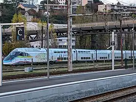 La rame no&nbsp;998 en gare de Poitiers, avec une livrée « Rame d'essai ».