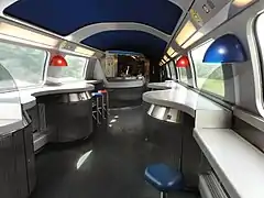 Intérieur d'une rame de 1re&nbsp;génération : la voiture-bar.