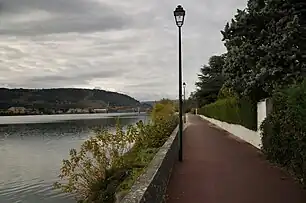 Promenade le long du Rhône.