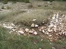 Vestiges des murs d'une habitation de la partie du site des Tamaris.