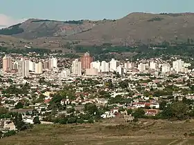 La ville de Tandil, entourée par les sierras du système de Tandilia&nbsp;(es)